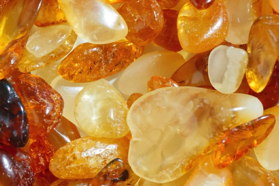 La pierre d’ambre : bienfaits, vertus et conseils